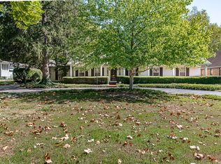 1348 S Pickwick Ave, Springfield, MO 65804