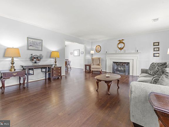 4th image of 11944 Lakewood Ln