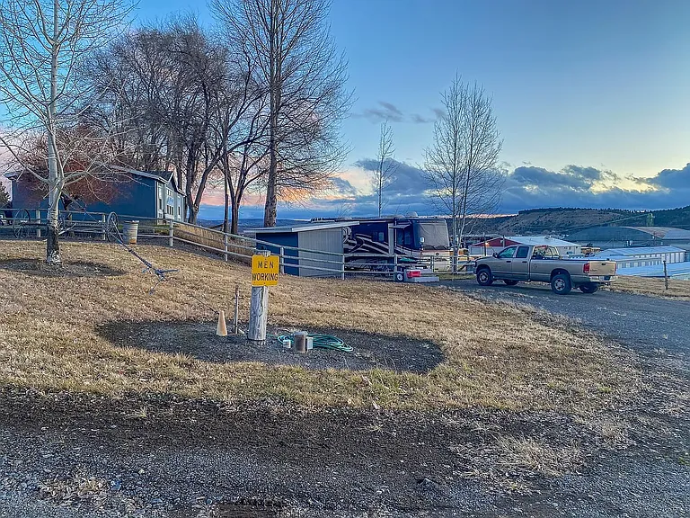 2204 NW Lon Smith Rd — Photo 3