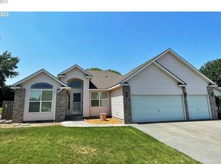 220 SE 11th St, Hermiston, OR 97838