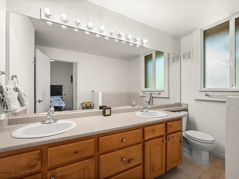 1600 Pinebrook Blvd #F9 — Photo 4