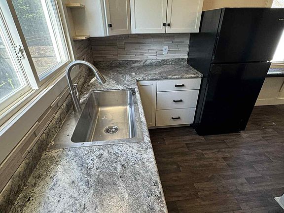 New counter tops with farmhouse sink