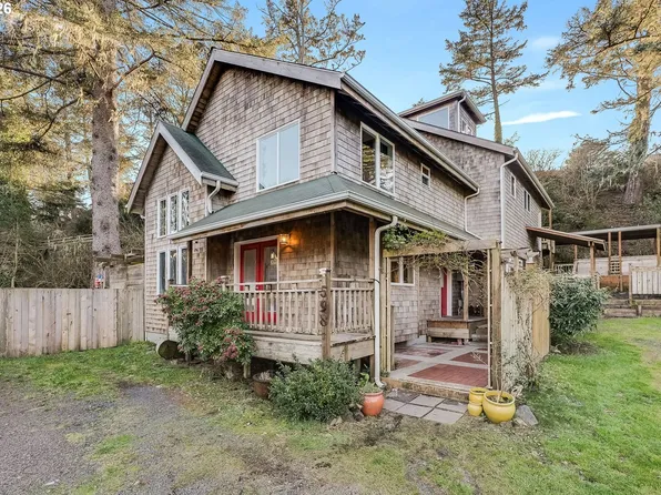 598 N Laurel St #A, Cannon Beach, OR 97110