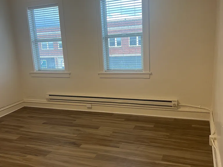1237 Commerce Ave #10 — Photo 1