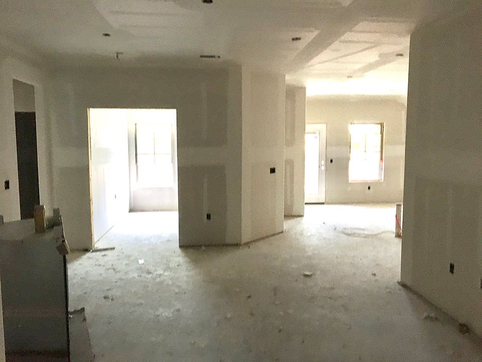 2nd image of 998 Hampton St