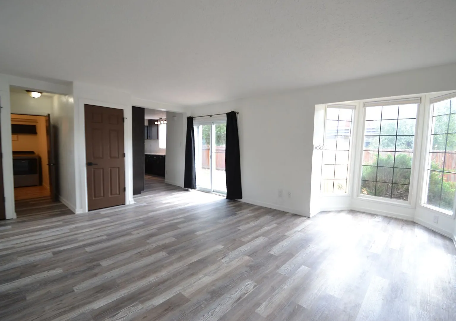 Updated 2 Bed 1.5 Bath Available Now — Photo 2