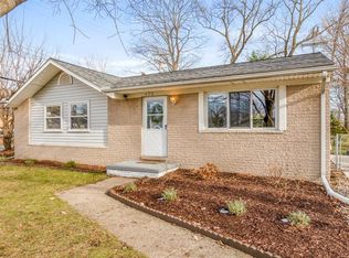 633 Robinwood Dr, Troy, MI 48083