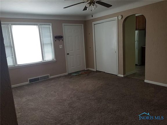 3rd image of 427 N Oak St