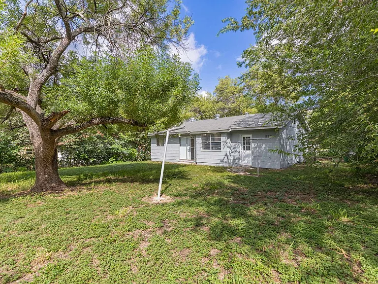 2306 Fairhill St — Photo 29