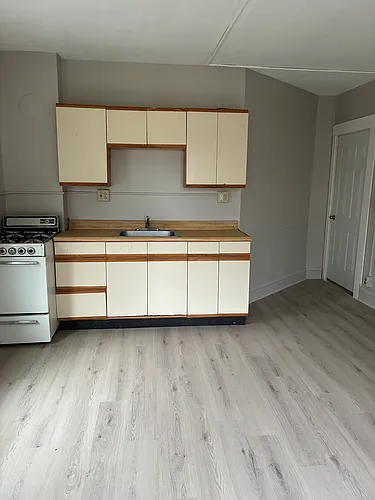 109 Foster St Photo 1