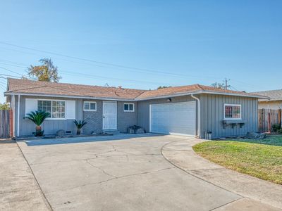 3328 E Ashlan Ave, Fresno, CA, 93726