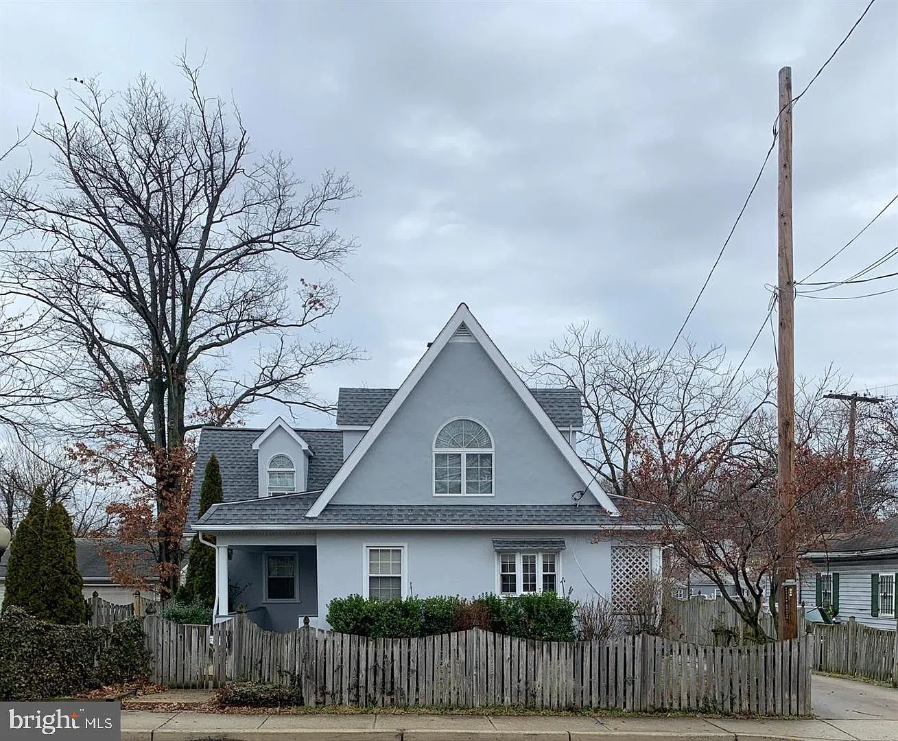3 bed, 2.5 bath, 1415 sqft, $2,200 — Photo 2