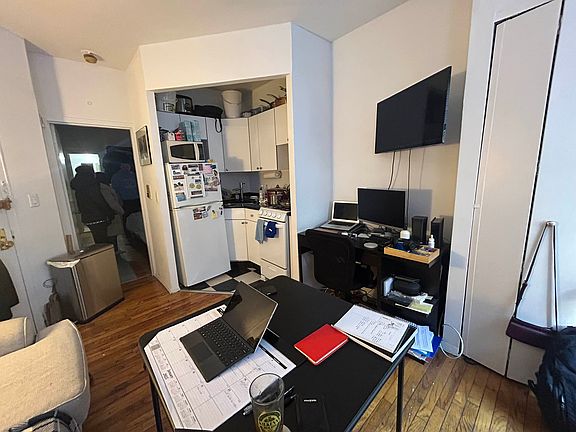 3rd image of 167 E 77th St APT 21