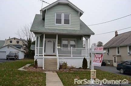 Front of House : 4 year old roof and windows