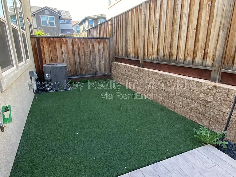 1363 S Shields Ave — Photo 17
