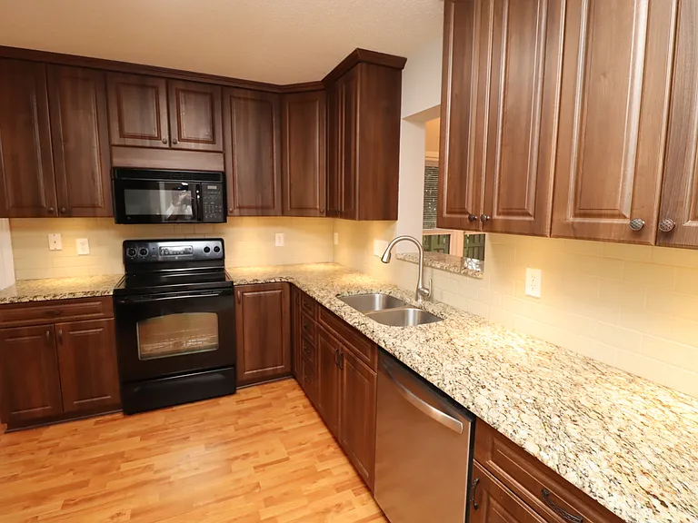 12305 Harcourt Dr — Photo 3