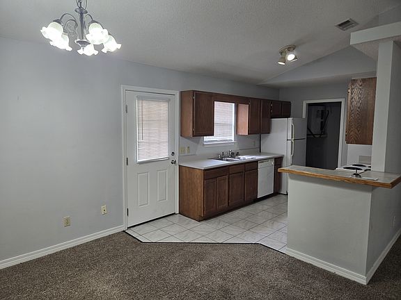 4th image of 1050 Sable Dr #B