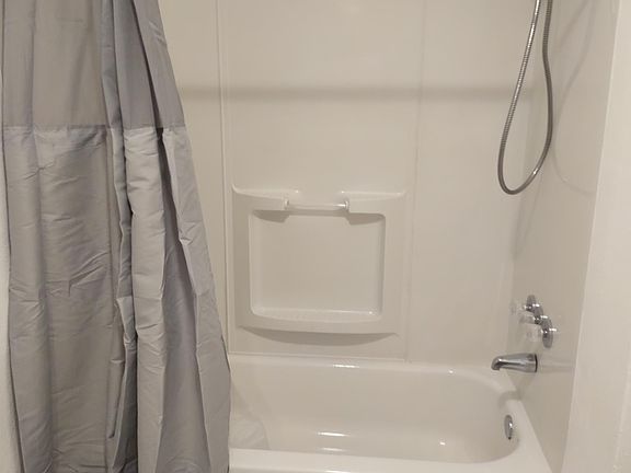 4th image of 15840 Riverdale Rd