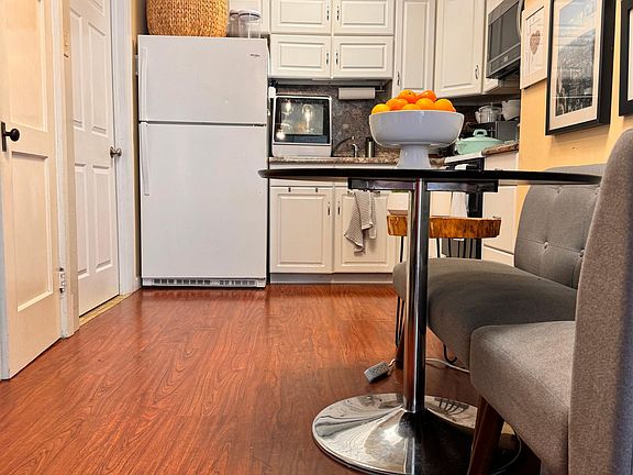 2nd image of 1020 W Broad St APT A