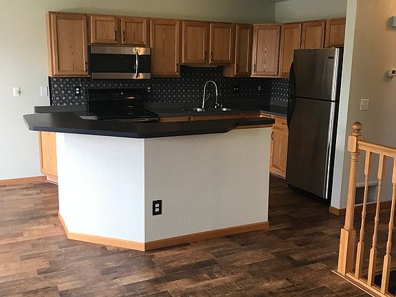 3rd image of 958 42nd Ave W