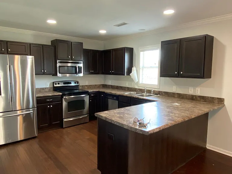 545 Foxfield Ct — Photo 3