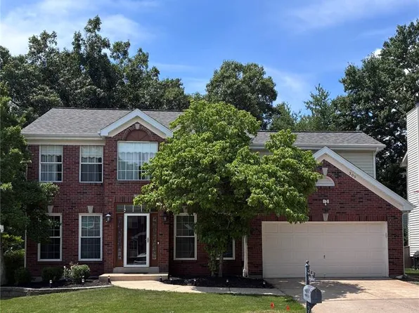 305 Oak Top Ct, Ballwin, MO 63021