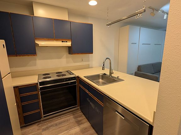 3rd image of 211 Summit Ave E #S212