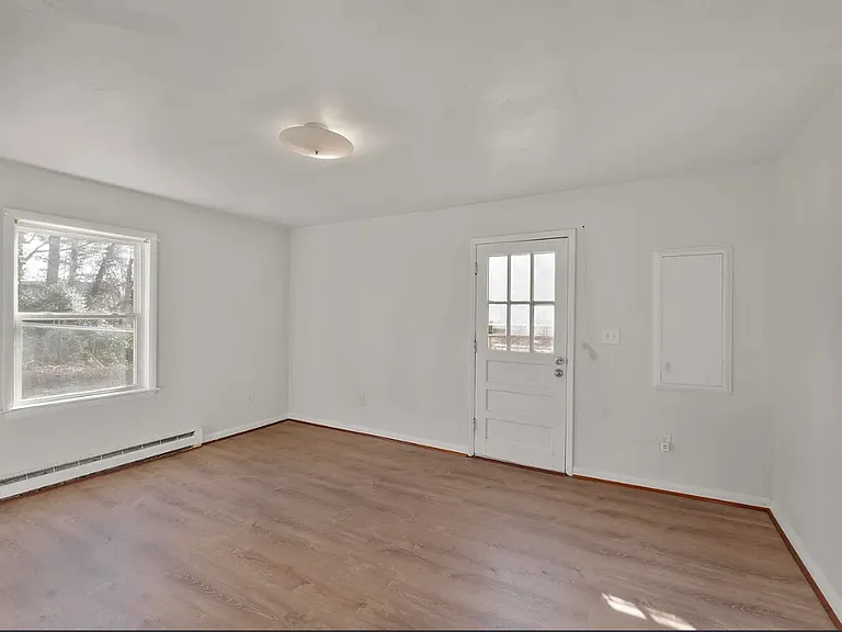 106 Commonwealth Cir — Photo 8