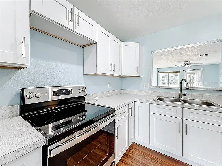 2260 Grenwich Ave #2260 — Photo 7