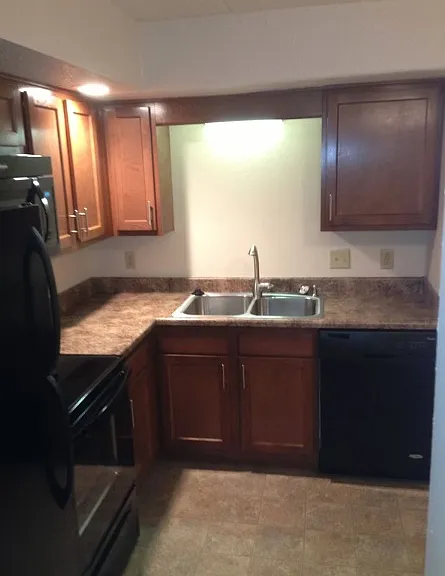 Regal Oaks Luxury Apartments — Photo 9