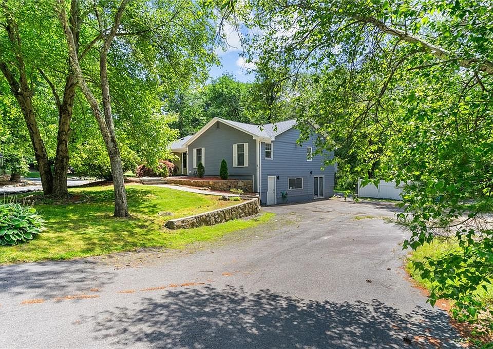 1st image of 10 Susan Elizabeth Dr