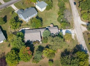 5183 Cherokee Ln, Mc Louth, KS 66054