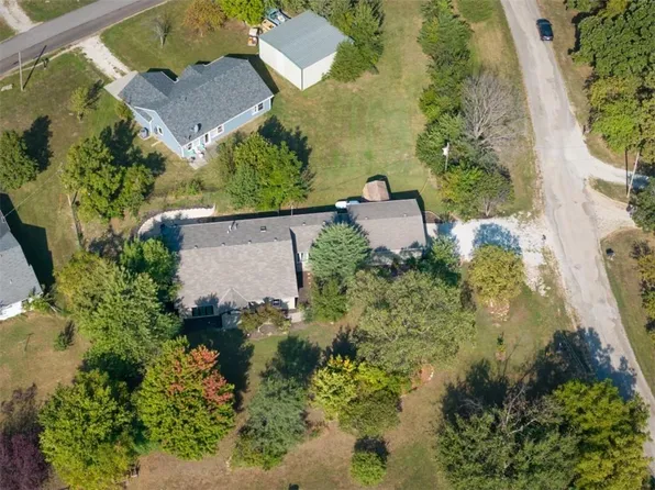 5183 Cherokee Ln, Mc Louth, KS 66054