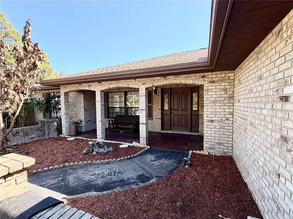 9910 Canterbury Dr, Leesburg, FL 34788
