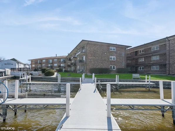 26 N Pistakee Lake Rd APT 3A, Fox Lake, IL 60020