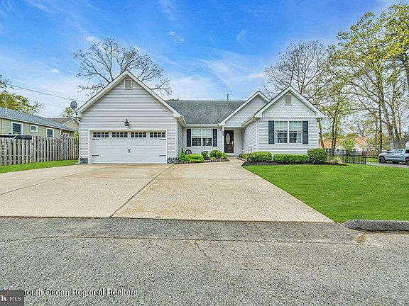4th image of 2215 Brookdale Park Dr