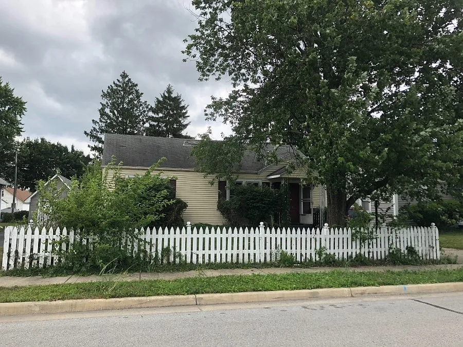 1745 Gerrard Ave photo 1