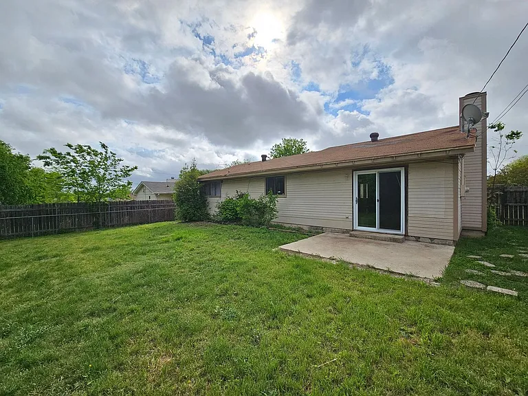 111 Bridle Dr — Photo 22