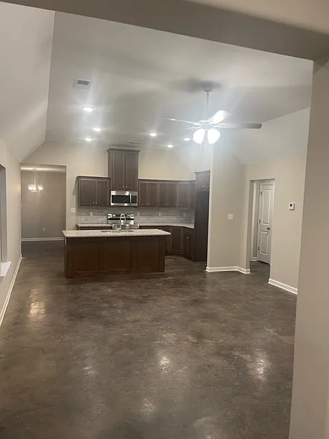 3 bed, 1934 sqft, $2,000 — Photo 2