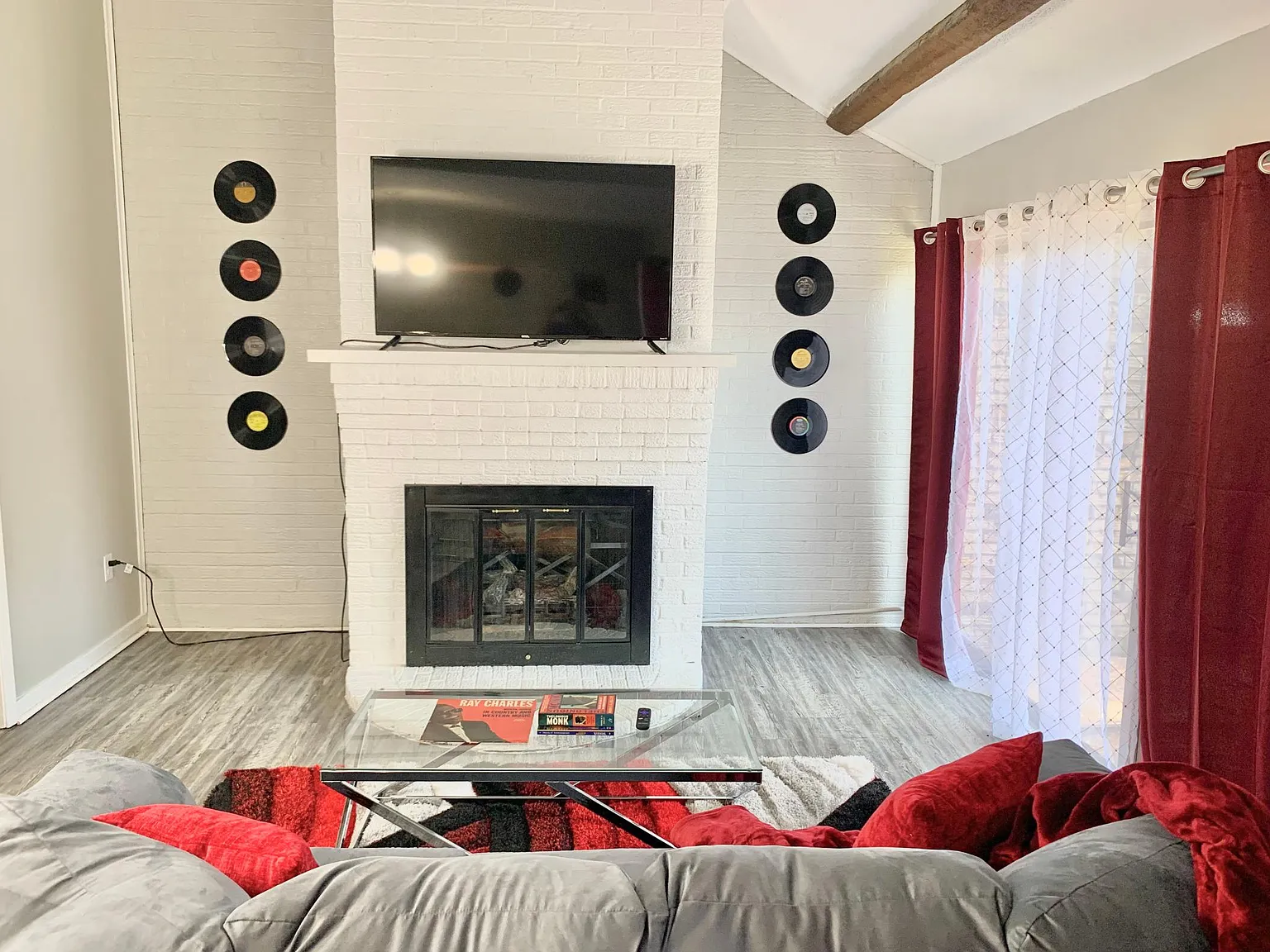 2 bed, 1.5 bath, 1211 sqft, $3,600 — Photo 3