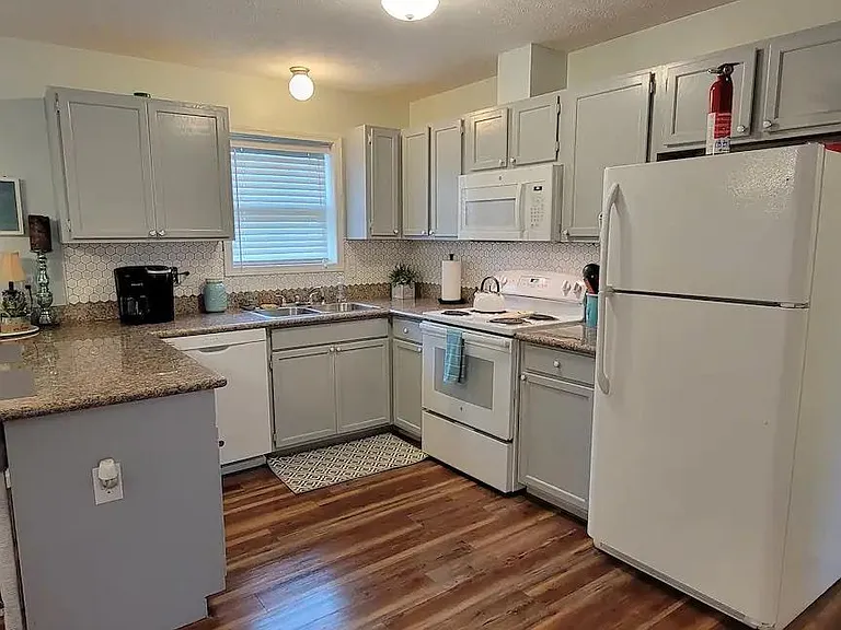 615 Keller St — Photo 8