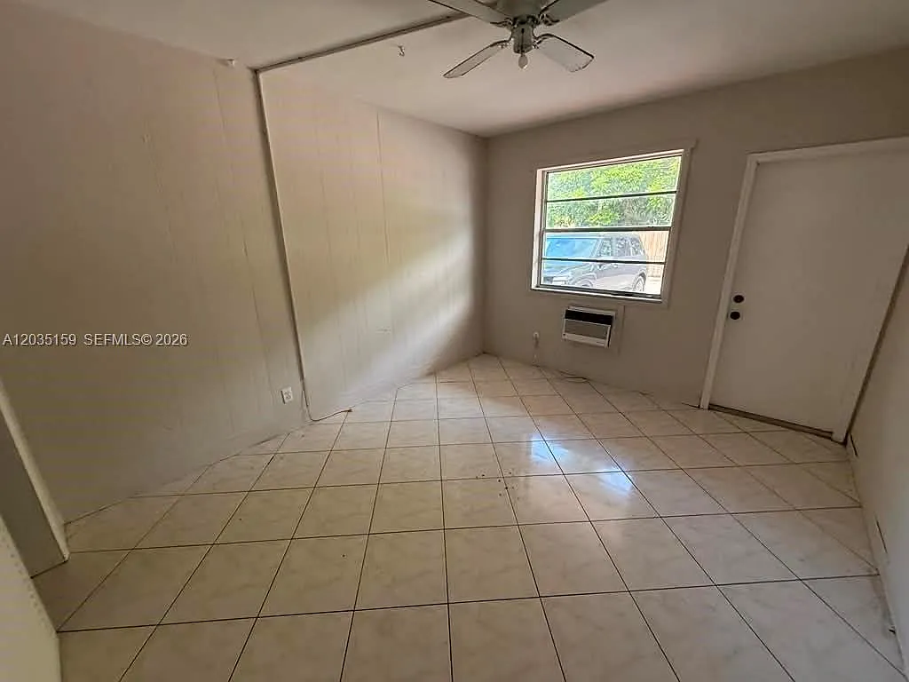 Town Colony Condo — Photo 2
