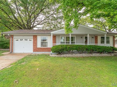 378 Phoenix Dr, Saint Louis, MO, 63129