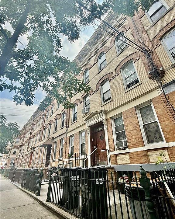 1st image of 1822 Putnam Ave