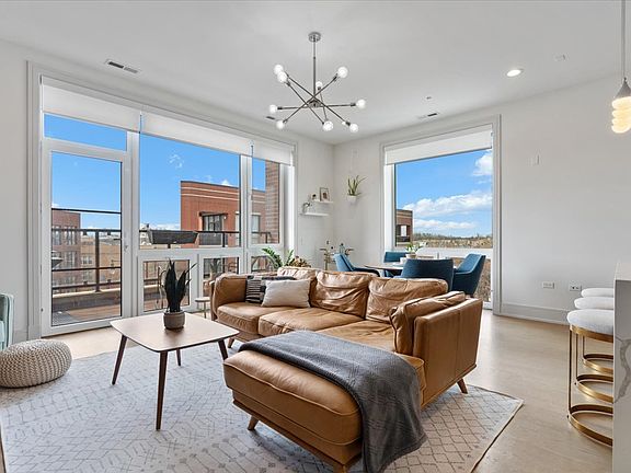 4th image of 3101 N Ridgeway Ave #4D