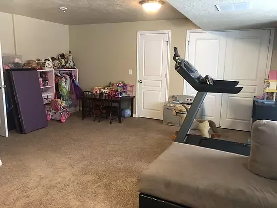 413 E Clubview Ln — Photo 11