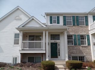 882 Clover Ln, Hampshire, IL 60140