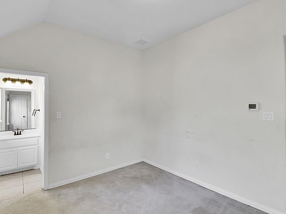 3rd image of 13865 Pomegranate Dr