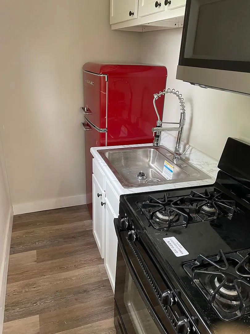 1 Bedroom Near Eastman School of Music, U of R, URMC Strong , Heart of Monroe Ave — Photo 3
