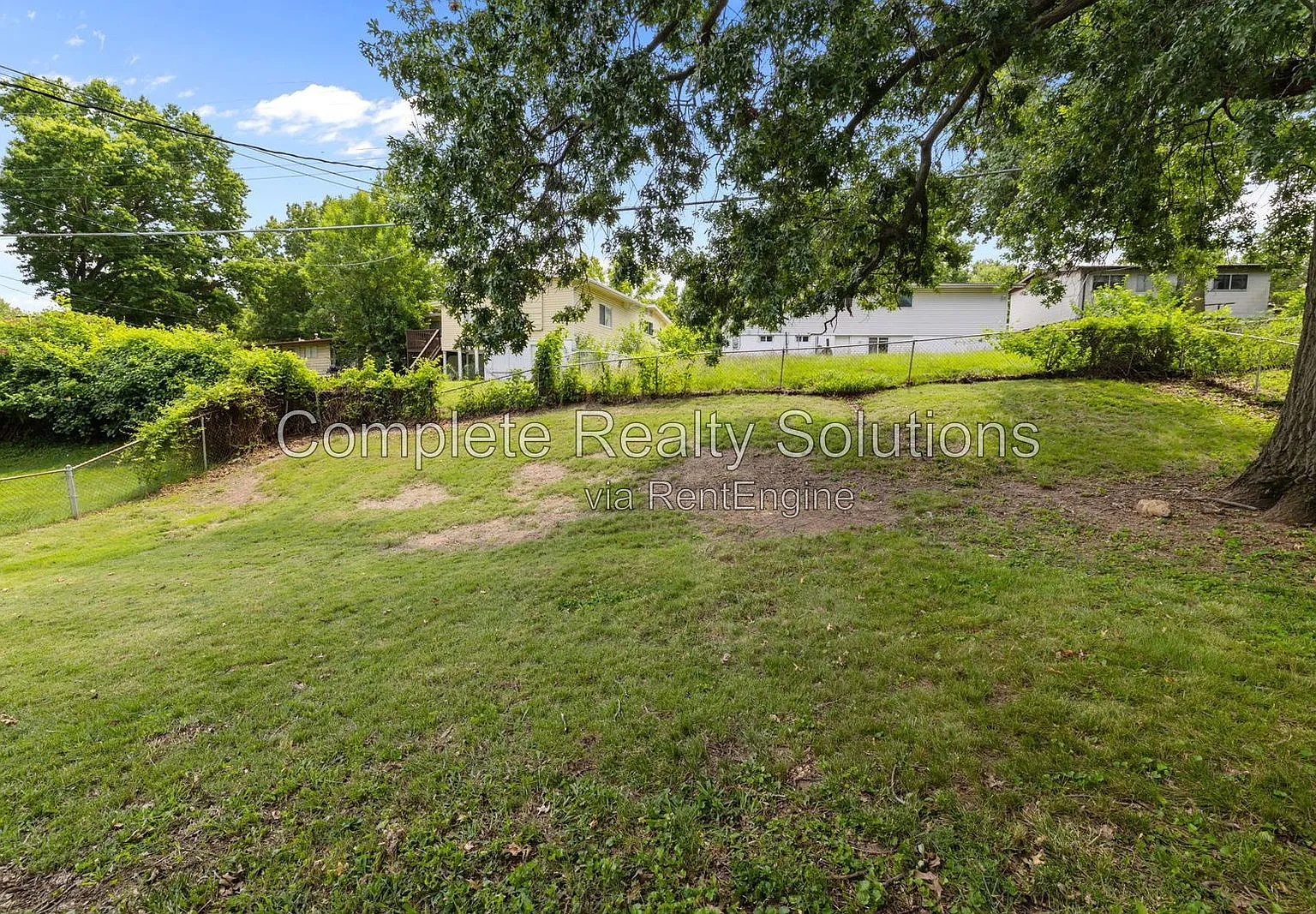 3 bed, 1.0 bath, 912 sqft, $1,200 — Photo 2